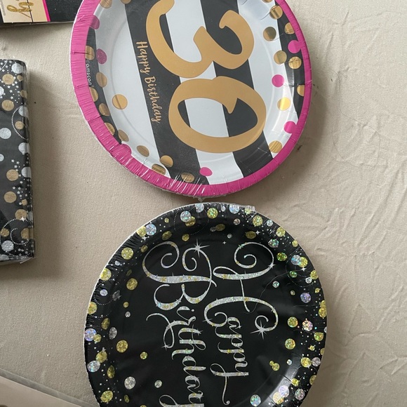 NWT unopened 30th birthday decorations - Picture 2 of 5